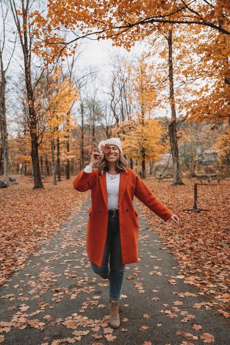 Fall Leaf Photo Prop | How to Pose with Fall Leaves | Fall Foliage Outfit | Orange Coat | What to Wear in Vermont in the Fall | Vermont Packing List for Fall | What to Wear in Vermont in October | What to Wear on a Fall Vacation | Fall Outfits Thanksgiving Outfits Women, Vermont Fall, Thanksgiving Outfit Ideas, Cute Thanksgiving Outfits, What To Wear Fall, Jeans And Vans, Thanksgiving Outfit Women, Orange Coat, Fall Vacations