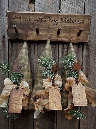 Diy Rustic Christmas Decorations, Diy Rustic Christmas, Rustic Christmas Crafts, Primitive Christmas Ornaments, Primitive Christmas Crafts, Rustic Christmas Decorations, Primitive Christmas Tree, Primitive Christmas Decorating, Primitive Christmas Decor