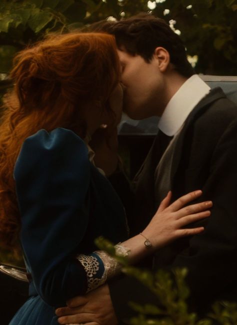 Anne And Gilbert Kiss, Anne Blythe, Gilbert And Anne, Gilbert Blythe, Anne With An E, Anne Shirley, Enola Holmes, Vintage Film, Anne Of Green Gables