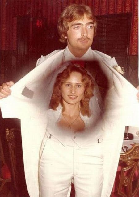 The Good, The Bad, and Mostly, The Ugly: 35 Awkward Olan Mills Photos from the 1970s and 1980s ~ vintage everyday 80s Wedding, Awkward Wedding Photos, Awkward Pictures, Funny Wedding Pictures, Awkward Photos, Awkward Family Photos, Funny Wedding Photos, Bad Photos, Glamour Shots