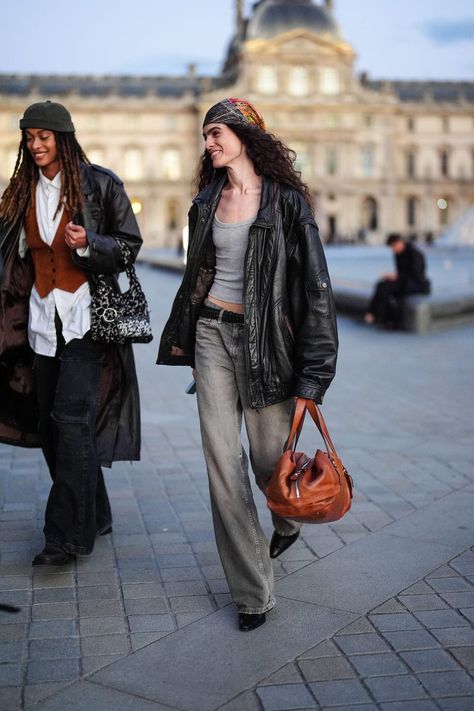 Street Style - Paris Fashion Week - Womenswear Spring/Summer 2025 - Day Nine Love Styles, Fashion Tips For Men, Stars Fashion, Trendy Mens Fashion, Mens Formal Wear, Smart Casual Men, Paris Fashion Week Street Style, Mens Style Guide, Boho Aesthetic