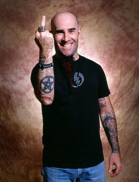 Who said Jews can’t rock? For proof, look no further than Scott Rosenfeld (aka Scott Ian, Anthrax) and Saul Hudson (aka “Slash“) who have been known to munch on the matzoh from time to time. It’s also common knowledge that David Lee Roth (ex-Van Halen) is a world champion dreidel spinner who would give Gene … Scott Ian, Giving The Finger, Flipping The Bird, Dimebag Darrell, Middle Fingers, One Finger, Best Guitarist, Heavy Rock, Musica Rock