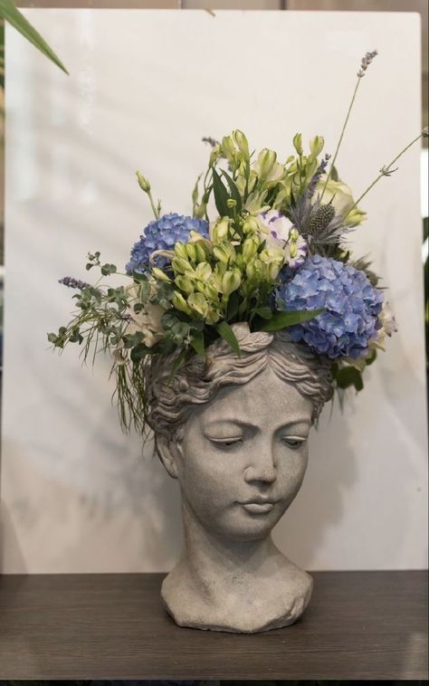 Bust Flower Pot, Sculpture Plant Pot, Flower Arrangements Aesthetic, Pots Flowers, Flowers Pot, Aesthetic Objects, Sculpture Head, Face Planters, Head Planters