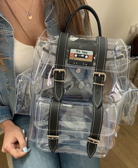 Transparent Bag Aesthetic, Clear Backpack Aesthetic, Cute Clear Backpacks, School Memories Scrapbook, Bts School, Transparent Backpack, Clear Backpacks, Concert Bags, Clear Backpack