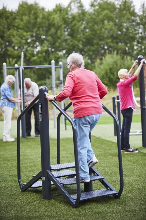 Outdoor gyms offer people the chance to get outside and breathe fresh air during their workouts. Doctors are now prescribing exercise outdoors as a way of promoting improved mental and physical health. Plus, spending time in sunlight prompts the body to produce vitamin D, and people who spend too much time indoors may have a deficiency in this essential micronutrient. Encouraging people to come outside for their workouts gives them a different setting than a traditional gym. 7 Days Meal Plan, Workouts At Home For Beginners, Step Challenge, Outdoor Gym Equipment, Adult Playground, Fitness Trail, Outdoor Gathering Space, Indoor Rowing, Outdoor Cabana