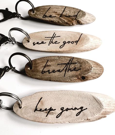 Driftwood Keychain, Wood Burning Tips, Ed Wood, Wood Burning Projects, Wood Burn Designs, Beginner Crafts, See The Good, Wood Slice Art, Wood Burning Ideas