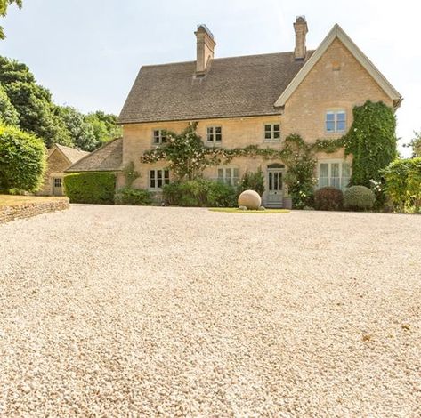 New Cotswold Gravel Driveway, Hampnett, Northleach, Cheltenham Cotswold Gravel, Easy Front Yard Landscape, Budget Curb Appeal, Gravel Driveway Landscaping, Pebble Driveway, Backyard Rock Garden, Flowers Backyard, Driveway Entrance Landscaping, Curb Appeal Landscape