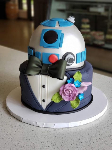 Star wars wedding grooms cake, r2d2 cake Star Wars Wedding Cakes, R2d2 Wedding, Disney Grooms Cake, Starwars Wedding Cakes, Star Wars Grooms Table, Star Wars Groom Cake, Wedding Cake Star Wars, Star Wars Grooms Cake Wedding, Harry Potter And Star Wars Wedding Cake