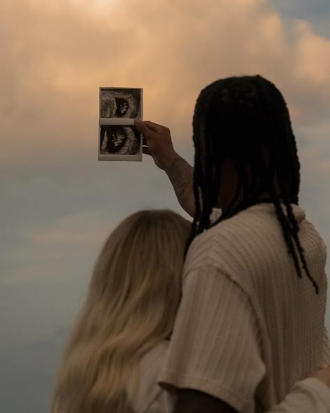 the sweetest pregnancy announcement 🩷 I’m so so so happy for you two! this day was absolutely crazy, I get to the beach and it is paaaaacked. like can’t take one photo without 20 people being in the background packed. it down poured for 5 minutes before we were supposed to start taking photos, which caused the beach to then be pretty much empty for us!! during the shoot the sky was so beautiful!! the literal face in the clouds that looks like a little baby!!! right at the end i was taking p... Maternity Photo Belly Out, Simple Gender Reveal Photo Ideas, Baby Photo Ideas Without Face, New York Pregnancy Announcement, Hidden Pregnancy Announcement, Moody Pregnancy Announcement, Funny Pregnancy Photos, Baby Anouncment Ideas Announce Pregnancy, Baby Gender Announcement Photos