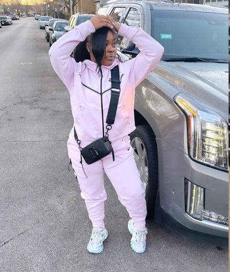 Baddie Nike Tech, Cute Nike Tech Outfits, Black Nike Tech Outfit Women, Pink Nike Tech Outfit, Nike Tech Women Outfit, Nike Tech Outfits Women, Girls Nike Tech, Nike Tech Outfit, Pink Nike Tech