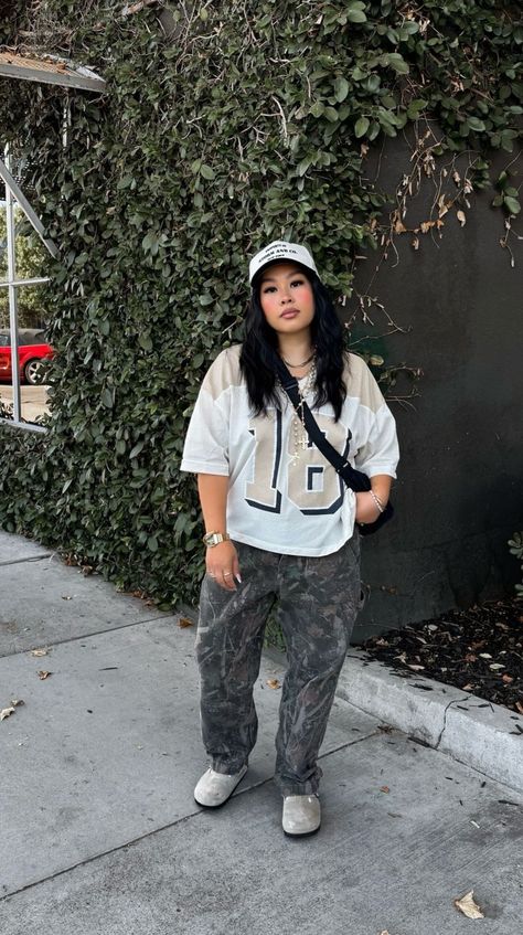 Mid Size Street Style, Trapper Hat Outfit, Hat Outfit, Fall Closet, Trapper Hat, Ootd Inspo, Outfit Grid, Fire Fits, Thrift Finds