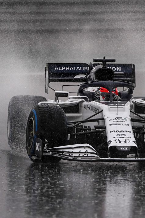 F1 Rain Wallpaper, Cars In The Rain, F1 Rain, F1 Collage, F1 Moments, Istanbul Wallpaper, Formula 1 Race Track, Formula One Race, Daniil Kvyat