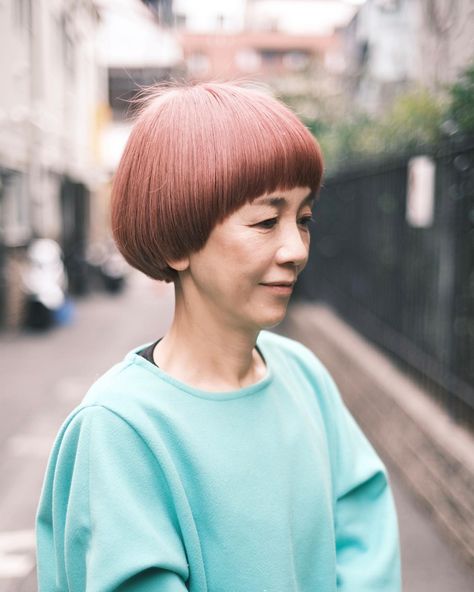 51 Colorful Bowl-Cut Haircut Ideas For Women 2023 - Hood MWR Womens Bowl Cut, Bowl Haircut Women, Kris Jenner Hair, Pageboy Haircut, Haircut Ideas For Women, Jenner Hair, Bowl Haircuts, Colorful Bowls, Old Hairstyles