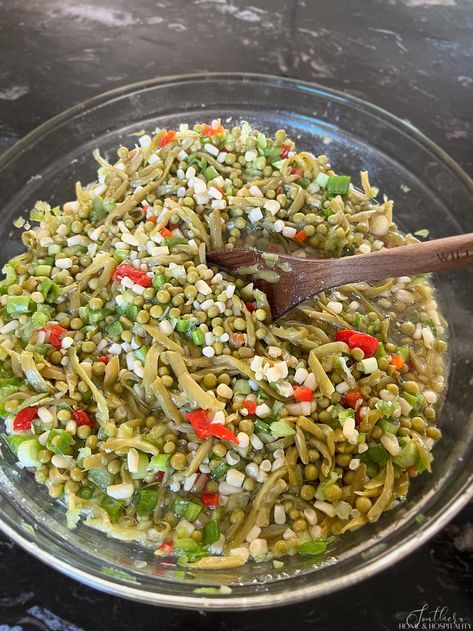 This classic chilled vegetable salad recipe is made with white shoepeg corn, French-style green beans, Le Sueur English peas, and marinated in a sweet and tangy oil and vinegar dressing. It's the perfect side dish for potlucks, picnics, barbecues, and any summer meal! Shoepeg Corn Salad Recipe, Marinated Salad Recipes, Cold Pea Salad, Shoepeg Corn, Oil And Vinegar Dressing, Corn And Bean Salad, Green Pea Salad, Marinated Salad, Green Bean Salad Recipes