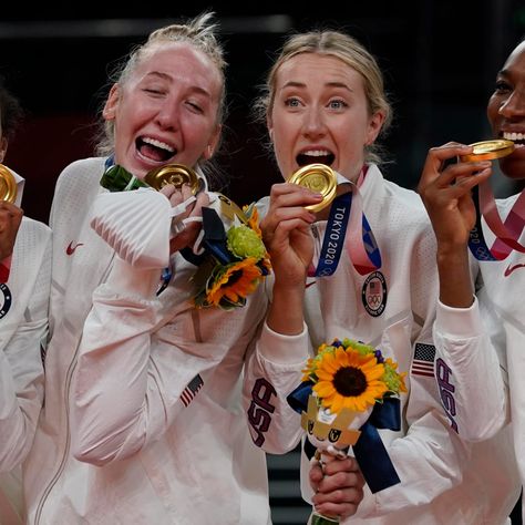 With First Olympic Gold, U.S. Volleyball Hopes to Set Standard for Future | Sports Illustrated Olympic Art, Creation Aesthetic, Olympic Volleyball, Olympic Gold Medal, Goals Vision Board, The Bloodline, Women's Volleyball, Olympic Gold Medals, 9th Grade