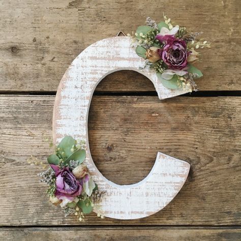 Initial Letter Decor, Diy Letter Decor, Wooden Letters Diy, Paper Flower Letters, Wooden Letter Ideas, Wooden Letters Decorated, Woodland Nursery Girl, Natural Dried Flowers, Shabby Chic Boho