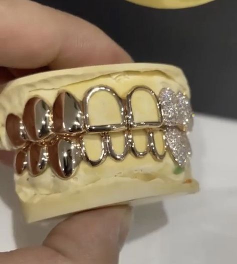 Dope Jewelry Accessories, Van Cleef And Arpels Jewelry, Gold Grillz, Grills Teeth, The Bling Ring, Expensive Jewelry Luxury, Teeth Jewelry, Body Jewelry Piercing, Jewelry Accessories Ideas