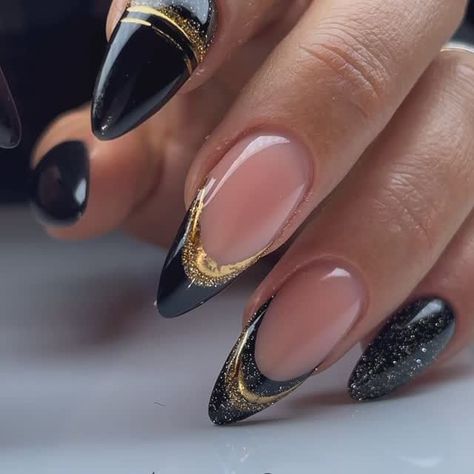 Nathalie Hammar | 𝙽𝚊𝚒𝚕 𝚊𝚛𝚝𝚒𝚜𝚝 | Tutorial time 👩‍🎨 • Cateye magic 🪄 • • —————————————————————————- #nailtutorial #nailarttutorial #cateyenails #nailreel #easynailart... | Instagram Black And Gold Cat Eye Nails, Black Cat Eye Nail, Gold Cat Eye Nails, Nails Cat Eye, Vegas Nails, Artist Tutorials, Black Cat Eye, Eye Nails, Painted Nail Art