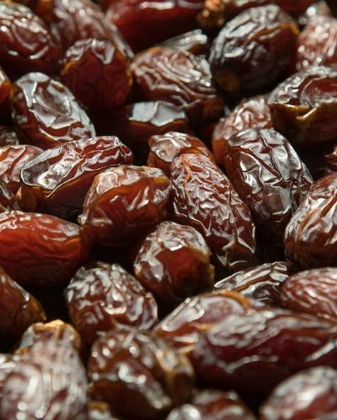 Medjool Dates Aesthetic, Dates Aesthetic Fruit, Dates Fruit Aesthetic, Vitamin A Benefits, Plant Based Diet Benefits, Dates Aesthetic, Kurma Ajwa, Health Benefits Of Lemon, Ajwa Dates