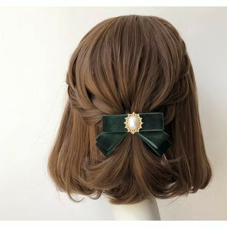 Unique Hair Clip, Up Dos For Prom, Beaded Hair Clips, Up Dos, Beaded Hair, Kawaii Hairstyles, Ribbon Hairstyle, Hairdos For Short Hair, Shot Hair Styles