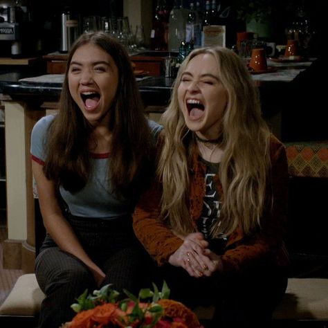 Maya Hart And Riley Matthews, Girls Meets World, Sabrina Carpenter And Rowan Blanchard, Riley And Maya, Maya And Riley, Meme Disney, Maya Hart, Riley Matthews, Childhood Tv Shows