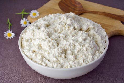 This vegan cottage cheese uses crumbled tofu as a substitute for real curd. The rich and tangy taste comes from the silky cream made of cashews, soy yoghurt and lemon juice which is mixed into crumbled tofu. Vegan Cottage Cheese, Crumbled Tofu, Vegan Cheese Recipes, Vegan Beans, Cashew Cream, Bean Curd, Food Writing, Lavender Fields, Vegan Cheese