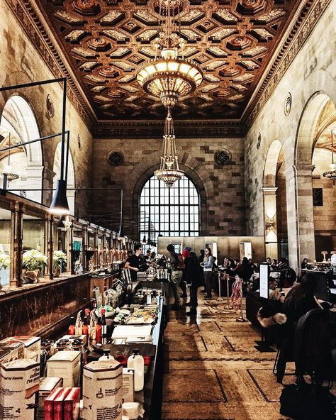 Rachel Liu on Instagram: “Old bank aesthetic turned café ☕️ #montreal #oldport #coffeetime #vscocam #instadaily” Old Bank Aesthetic, Banking Aesthetic, Bank Aesthetic, Old Port, Banking, Montreal, Places To Travel, Street View, Credit Card