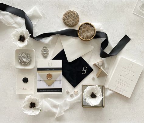 Black And White Modern Wedding, White Modern Wedding, Etsy Invitations, Wedding Invitation Styles, Invites Wedding, Black And White Wedding Invitations, Wedding Invitation Samples, White Wedding Invitations, Foil Wedding Invitations