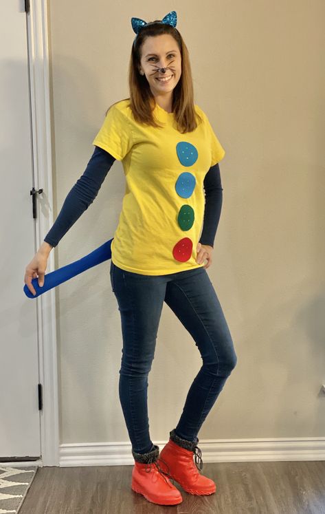 Easy DIY Pete the Cat Costume Pete The Cat Group Costume, Pete Cat Costume, Halloween Pete The Cat, Pete The Cat Dress Up Ideas, Easy Pete The Cat Costume, Pete The Cat Diy Costume For Kids, Trunk Or Treat Pete The Cat, Pete The Car Costume Diy, Pete The Cat Halloween Costume Teachers