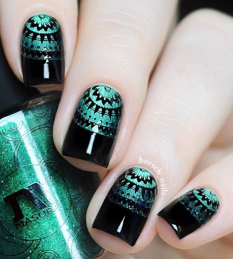 If you aren’t good drawer buy stickers that you can use to get this patterns on nails. As you can see nail polishes with diamond shine are very trendy! Nails Dark, Diamond Nail Art, Black Designs, Black Nail Art, Green Nail Polish, Green Nail, Her Nails, Black Nail Designs, Best Nail Art Designs