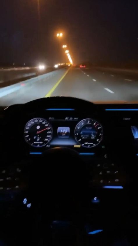 Suv Mercedes Benz, Car Snapchat, Driving Night, Mercedes Benz Interior, Night Rides Car, Audi Interior, Story Snapchat, Billionaire Luxury, Mercedes Suv