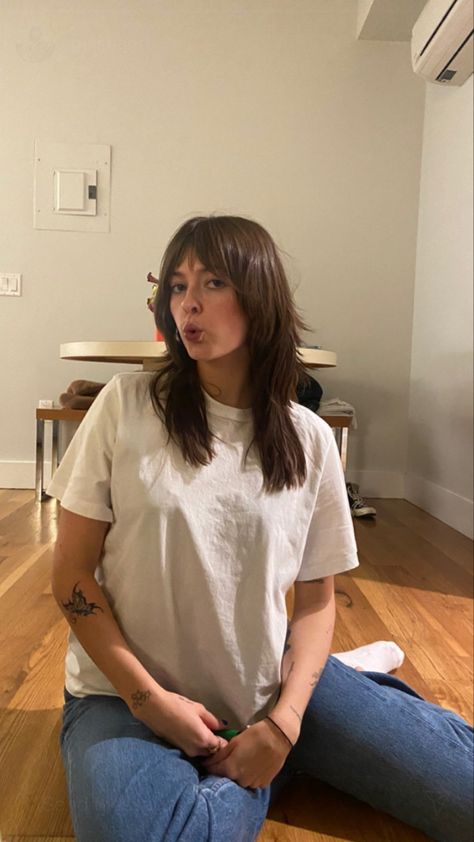 Soft Shag Haircut Straight Hair, Shag Bangs Straight Hair, Shag Haircuts Straight Hair, Light Shag Haircut Straight, Subtle Shag Haircut Short, Soft Shag Straight Hair, Shoulder Length Shag No Bangs, Shag Cut With Bangs Straight Hair, Long Choppy Bangs