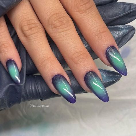 Green Aurora Nails, Nail Art Northern Lights, Northern Lights Inspired Nails, Northern Lights Nails Acrylics, Aurora Borealis Nail Art, Northern Light Nail Art, Northern Lights Nail Designs, Northern Light Nails, Labradorite Nails