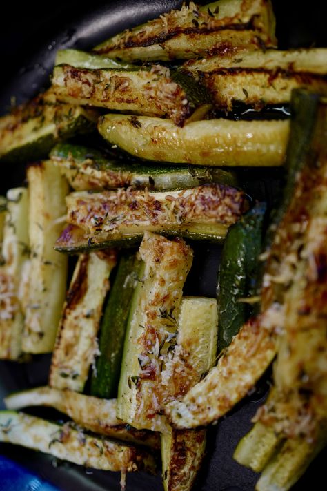 Parmesan Zucchini roasted in the oven with thyme. Cooked at high temperature, these zucchini wedges are juicy, but not soggy, and naturally sweet, not bland! Zucchini Wedges, Parmesan Roasted Zucchini, Zucchini Roasted, Roasted Zucchini, Roast Zucchini, Parmesan Zucchini, Oven Roast, Real Food, Grain Free