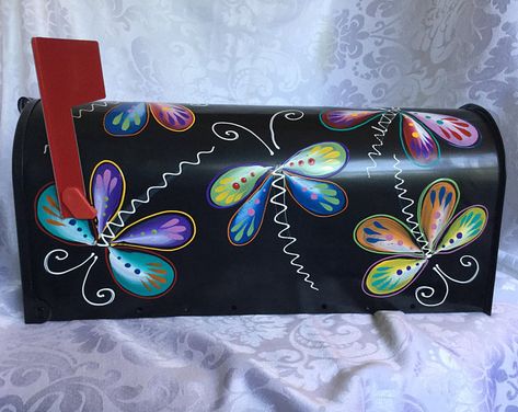 Mailbox Paintings, Mailbox Painting Ideas, Paint Mailbox, Mailbox Painting, Decorated Mailboxes, Hand Painted Mailboxes, Mailbox Art, Mail Box Ideas, Mailbox Designs