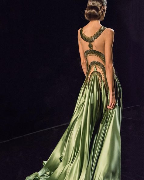 #ReemAcra #Fall2016 #Collection  #NYFW #ReemAcraNYFW Vecernje Haljine, Edgy Dresses, Westeros Fashion, Backless Gowns, Burlesque Vintage, Fancy Gown, Edgy Dress, Extreme Fashion, Satin Fashion