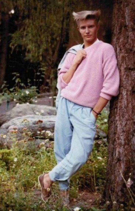 80's Fashion! Flock of Seagulls hair(don't); pastels, Z-Cavaricci pants (rolled up) & boat shoes 1980s Makeup And Hair, 1980 Clothes, Flock Of Seagulls, 80's Fashion, Slouch Socks, Morning Pictures, 80s Fashion, Funny Photos, Childhood Memories