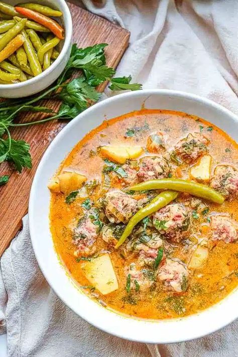 Porcupine Meatballs, Europe Food, Romanian Desserts, Pickled Peppers, Cream Fresh, Cold Weather Food, Meatball Soup, Meatball Ingredients, Sour Soup