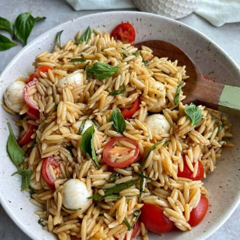 Orzo Italian Pasta Salad, Caprese Orzo, Orzo Salads, Orzo Pasta Recipes, Cottage Meals, Salad Spinach, Air Fryer Recipes Appetizers, Orzo Salad Recipes, Chicken Chopped Salad