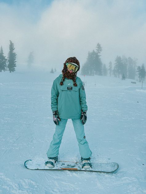 Dope snow ig @ Alyssalysset Snowboarding Girl, Dope Snow, Snow Photos, College Wardrobe, Snowboard Girl, Snowboarding Outfit, Sk Ii, Ootd Inspo, Snowboarding