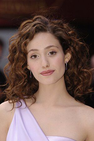 Beautiful US Faces - Emmy Rossum list Emmy Rossum Hair, Emmy Rossum Style, Flying Nun, Curly Hair Inspo, Stage Fright, Style Essence, Belly Pooch, Face Smile, Emmy Rossum