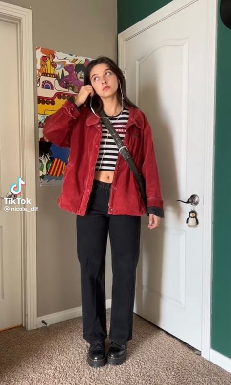 Red Corduroy Jacket Outfit, Red Grunge Outfit, Red Corduroy Jacket, 90’s Outfits, Jacket Outfit Women, Causual Outfits, Outfits Aesthetic, Jacket Outfits, Look Cool