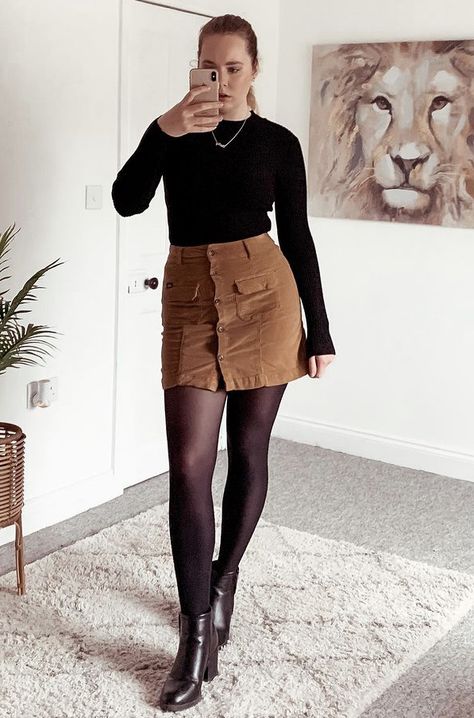 Black Mini Skirt Outfit Winter, Skirt And Stockings Outfit, Fly Shi Only, Fall Outfits School, Outfit Idea Aesthetic, Skirt Outfit Winter, Mini Skirt Outfit Winter, 2000s Fashion Inspiration, Aesthetic Fall Outfits