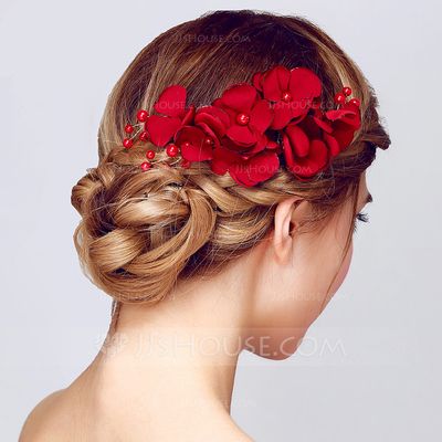 Red Flower Headband, Rose Headpiece, Flower Hair Pieces, Flowers In Her Hair, Headpiece Hairstyles, Flower Red, Bridal Hair Flowers, Wedding Hair Clips, Bridal Comb