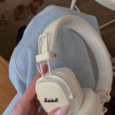 Marshall Headphones, Marshall Major, Cute Headphones, Girl With Headphones, Sony Headphones, White Headphones, Aesthetic Boy, Headphone With Mic, White Aesthetic