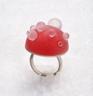 Vicki Purnell : resin Architectural Jewelry Design, Perspex Jewelry, Mushroom Ring, Polymer Clay Ring, Jewelry Artist, Body Adornment, Art Jewelry Contemporary, Blowing Bubbles, Contemporary Ring