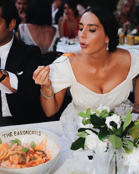 Exclusive: LPA Designer Pia Baroncini's Wedding—Held at Her Childhood Home in Pasadena—Was a Beautiful Tribute to Her Parents' Love Pia Baroncini Wedding, Taffeta Wedding Dress, Vintage Veils, Martha Stewart Weddings, Wedding Dinner, Industrial Wedding, Wedding Bells, Wedding Trends, California Wedding