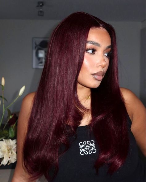 Burgundy Hair Aesthetic, Red Hair On Brown Skin, Aesthetic Burgundy, Selfies Aesthetic, Pelo Color Vino, Red Hair Makeup, Wine Hair Color, Fall Hair Ideas, Maroon Hair