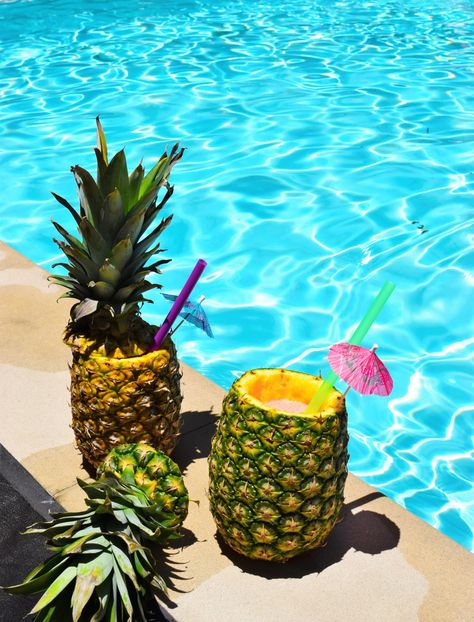 B-Y-O-Pineapple Party: DIY Daiquiris in Pineapple Cups | Sew Bake Decorate Pineapple Cup Drinks, Crazy Straws, Daiquiri Recipe, Drink Umbrellas, Pineapple Cup, Fruit Kebabs, Diy Pineapple, Cocktail Umbrellas, Smoothie Straw