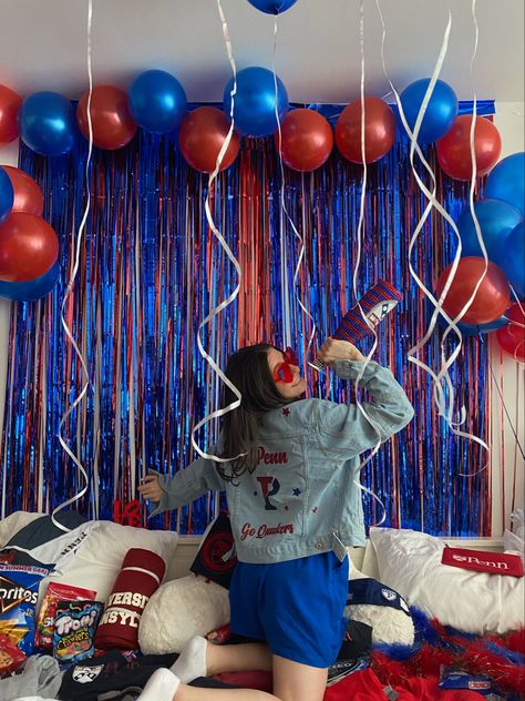 Frat Party Aesthetic Decor, College Party Decor, Frat Party Decorations, College Acceptance Party, Frat Party Decor, Bed Party, College Bed Party, College Party, Frat Party Themes